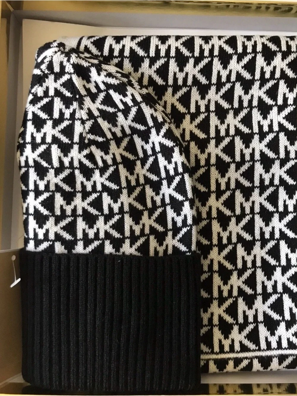 Michael Kors material 100% acrylic